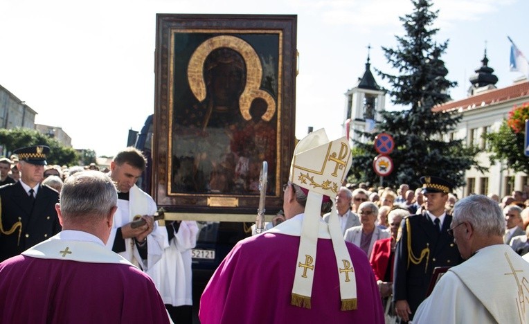 Mława. Nawiedzenie w parafii św. Stanisława BM