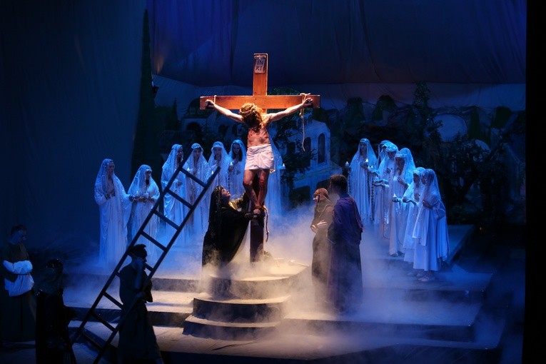 Bądź aniołem dla Jezusa. „Rozważanie męki Pańskiej powinno przemieniać życie”