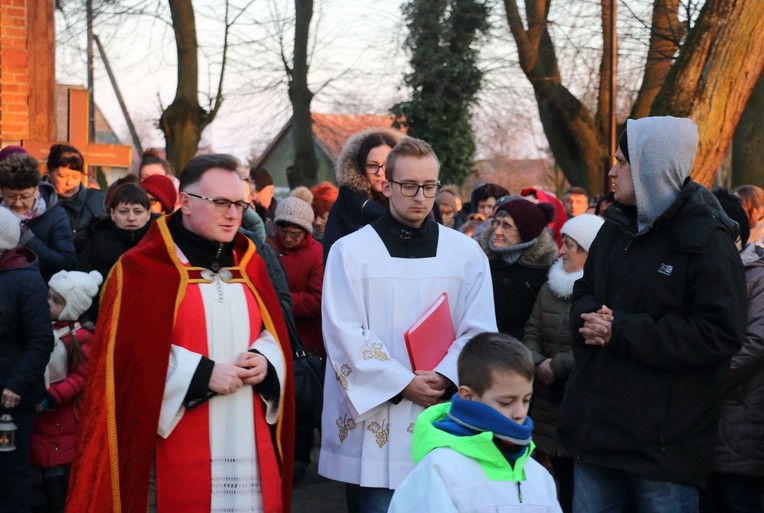 Jegłownik - Droga Krzyżowa ulicami miejscowości