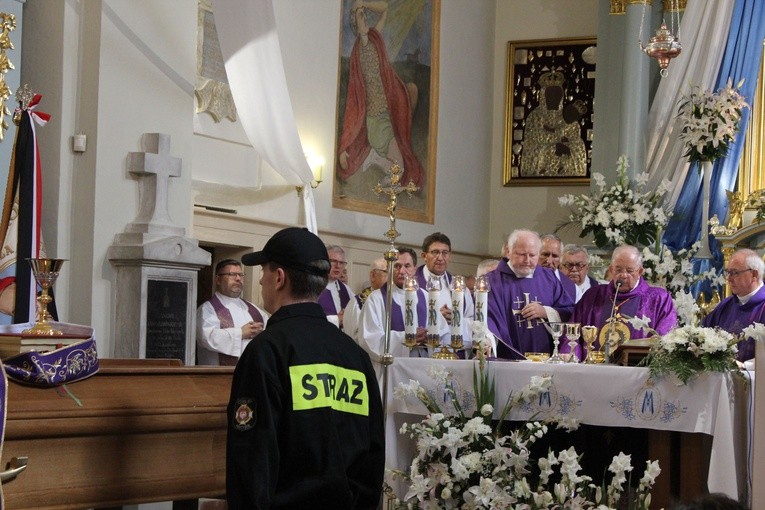 Radzymin. Uroczystości pogrzebowe ks. Zdzisława Kupiszewskiego