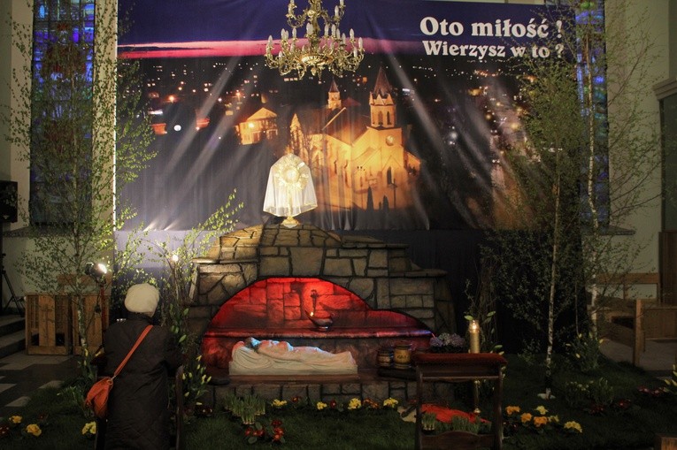 Sierpc. 15.04.2017. Grób Pański w parafii św. Maksymiliana Kolbego