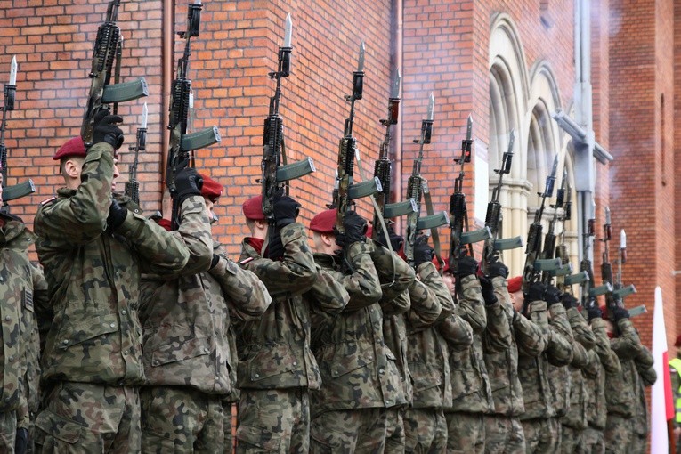 Odsłonięcie obelisku gliwickich cichociemnych