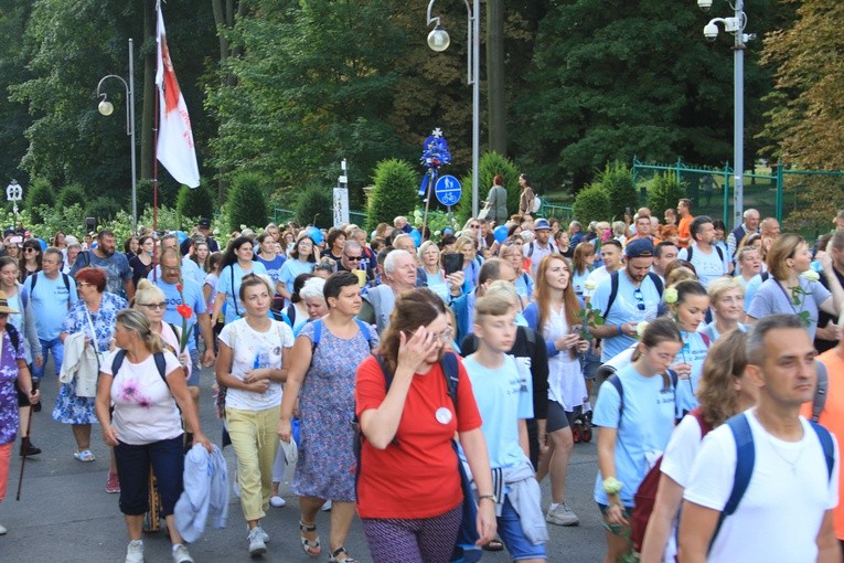 Pielgrzymka na Jasną Górę. Wejście na szczyt