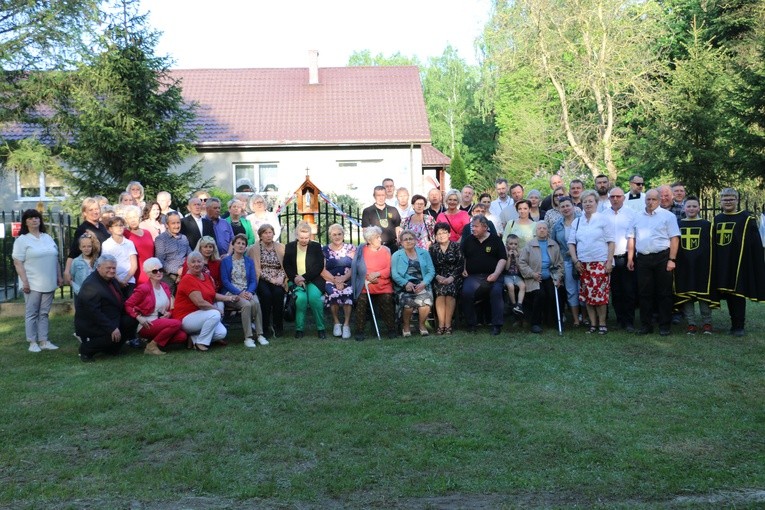 Śródborze. Poświęcenie maryjnej kapliczki