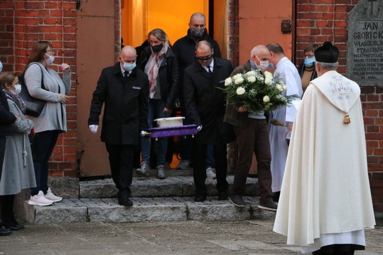 Płońsk. Pochówek dzieci nienarodzonych