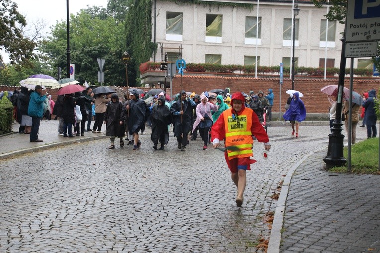 Pielgrzymka na Jasną Górę. Wyjście z Płocka cz.1