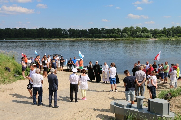 Czerwińsk n. Wisłą. Różaniec z bp. Piotrem Liberą