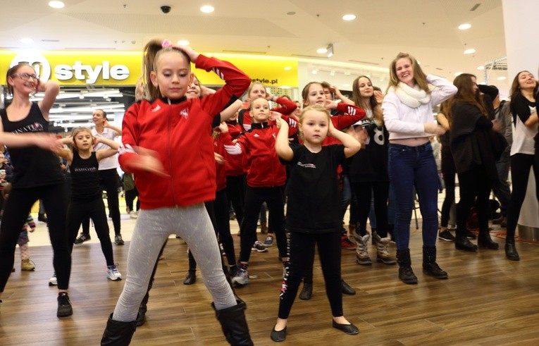 Taneczny flash mob w Elblągu