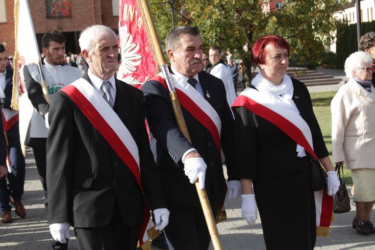 Pomnik bł. ks. J. Popiełuszki w Mławie