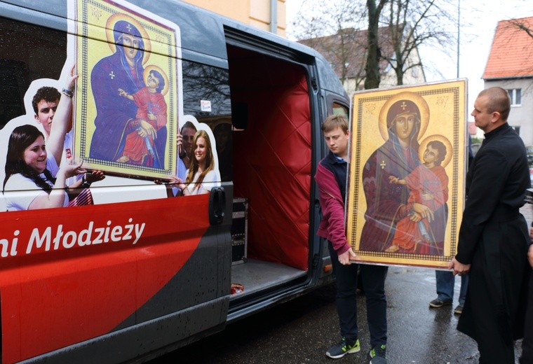 Symbole ŚDM - Zespół Szkół Pijarskich w Elblągu