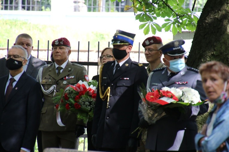 Płock. Uroczystości na cmentarzu garnizonowym