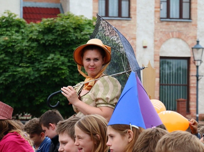 Z Sienkiewiczem w tle
