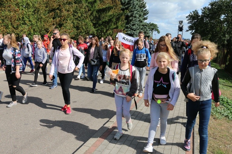 Rostkowo. Pielgrzymka dzieci (część I)