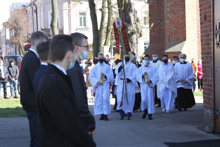 Maków Mazowiecki. Poświęcenie krzyża morowego