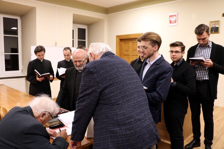 Płock. Promocja książki ks. A. Kondrackiego