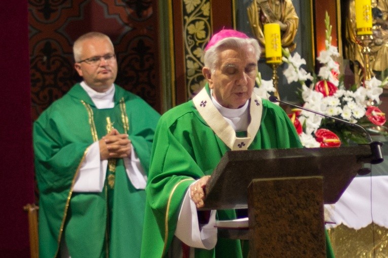 Msza św. dziękczynna w 100-lecie kościoła NMP Królowej Polski