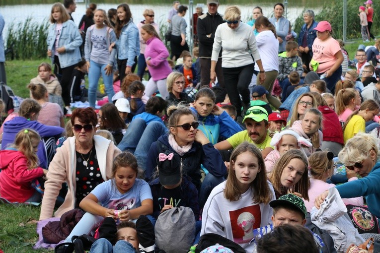 Rostkowo. Pielgrzymka dzieci (część II)