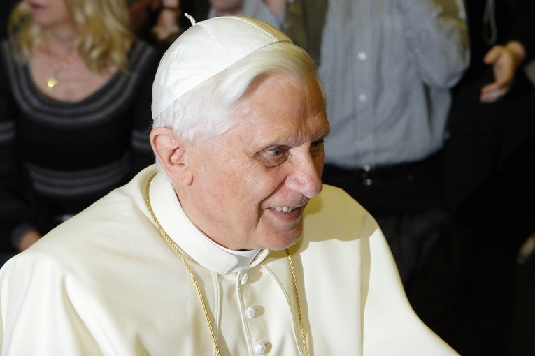 Franciszek: Cały Kościół jest wdzięczny Ratzingerowi