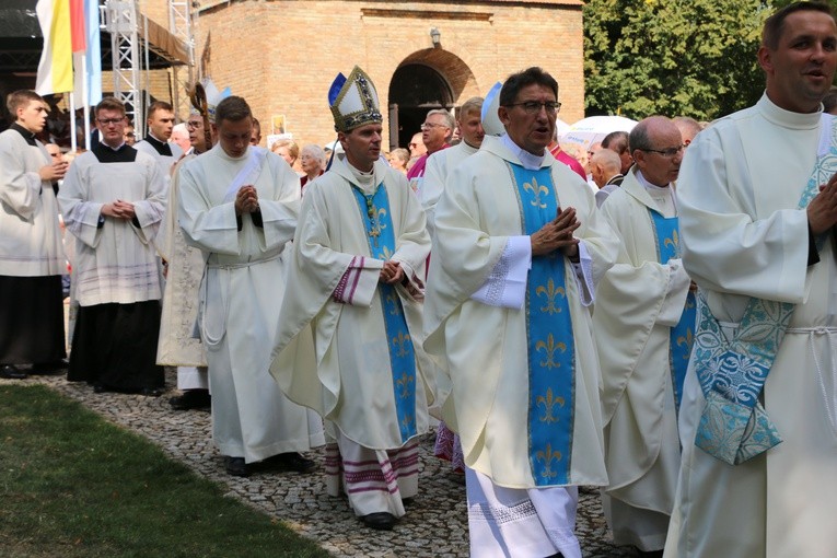 Koronacja w Smardzewie. Część I