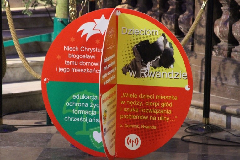 Mali kolędnicy w Płocku