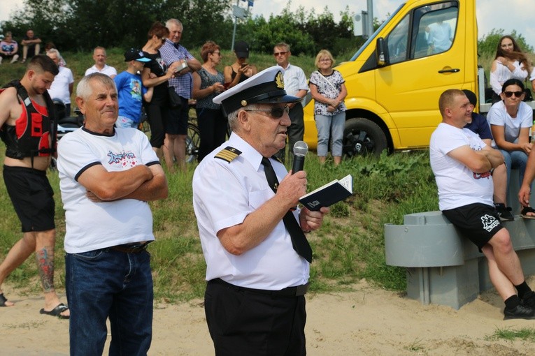 Czerwińsk n. Wisłą. Różaniec z bp. Piotrem Liberą