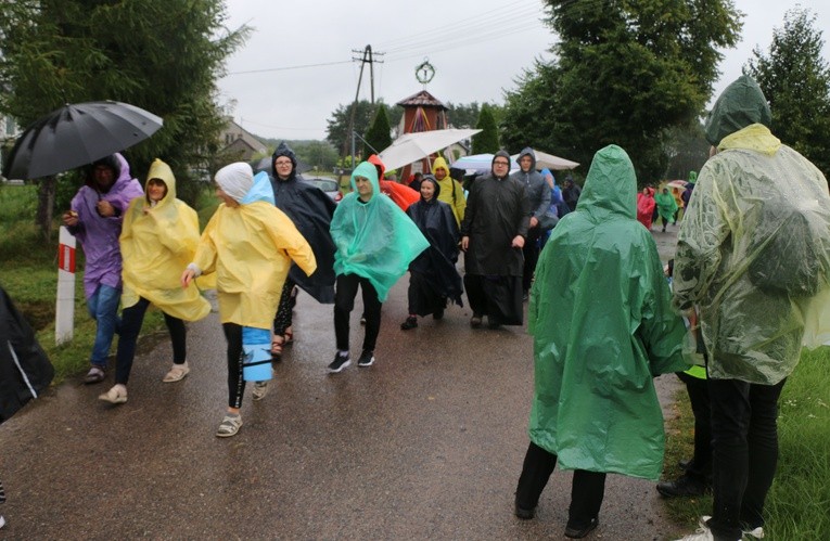 Pielgrzymka na Jasną Górę. Pierwszy dzień cz. 1