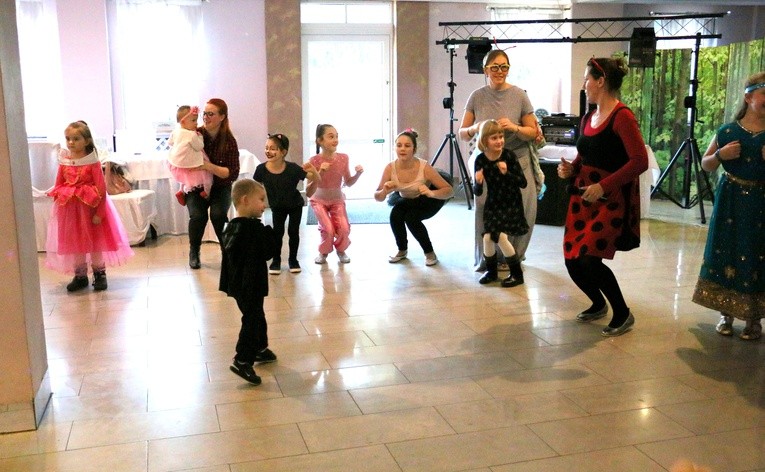 Bal karnawałowy