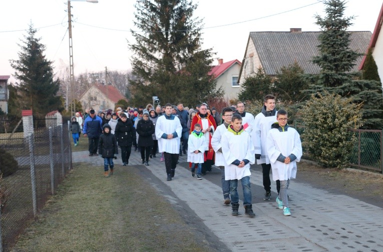Jegłownik - Droga Krzyżowa ulicami miejscowości