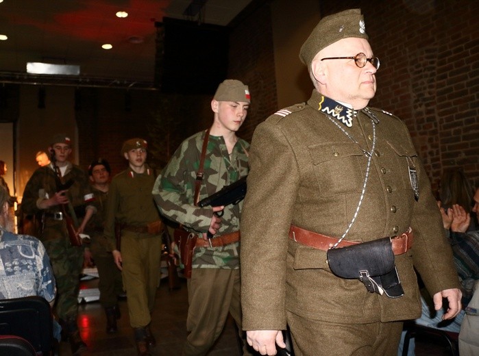 Spotkanie z bolesną historią 