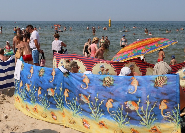 Upalna niedziela na plaży w Stegnie