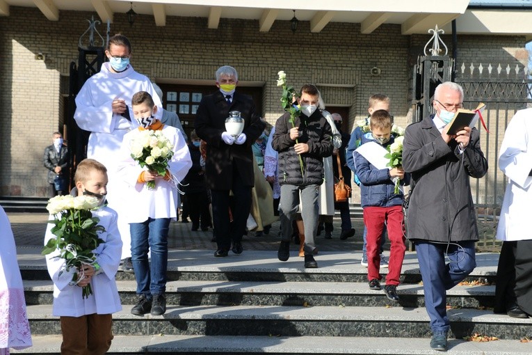 Mława. Poświęcenie pomnika Dzieci Nienarodzonych