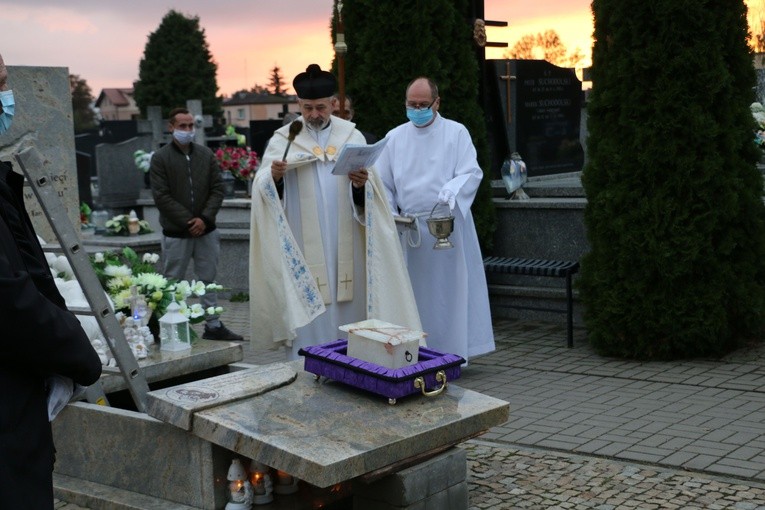 Płońsk. Pochówek dzieci nienarodzonych