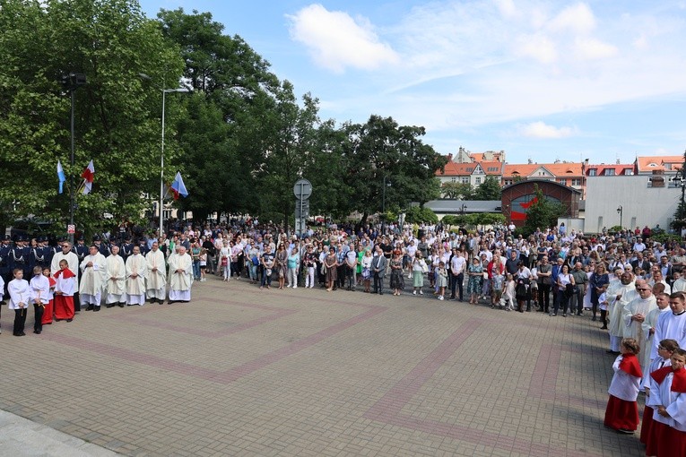 Katowice. Procesja ulicami miasta