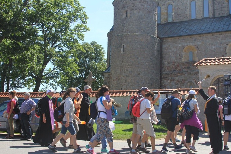 Pielgrzymka. Pątnicy w Tumie