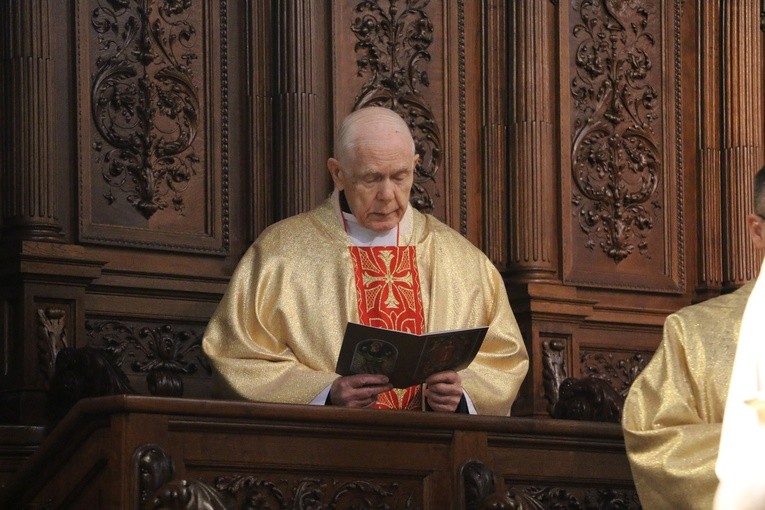 Płock. Msza Krzyżma w bazylice katedralnej