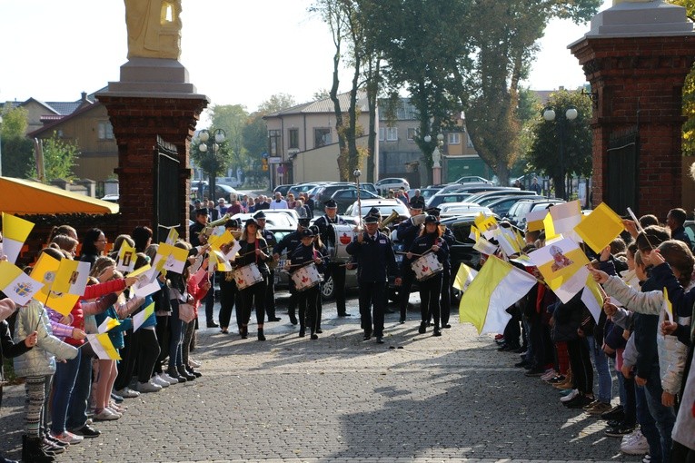 Raciąż. Wprowadzenie relikwii Jana Pawła II 