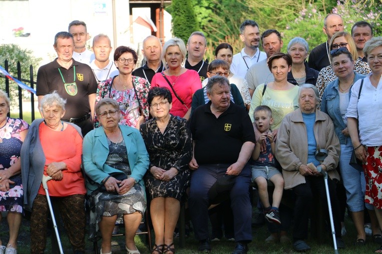 Śródborze. Poświęcenie maryjnej kapliczki