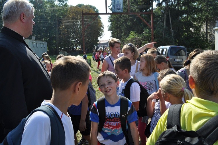 Pielgrzymka dzieci do Rostkowa - 4