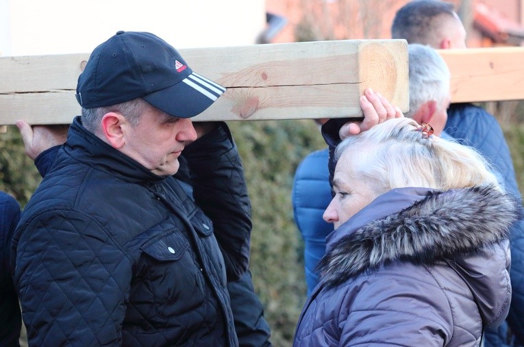 Jegłownik - Droga Krzyżowa ulicami miejscowości