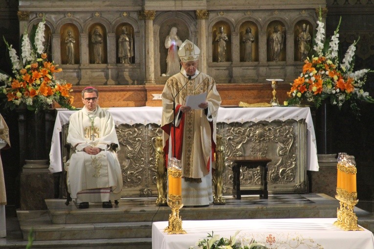 Płock. Święcenia kapłańskie - część 1.