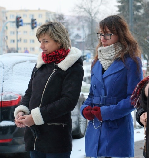 "Piętnasta" pod bramą więzienia