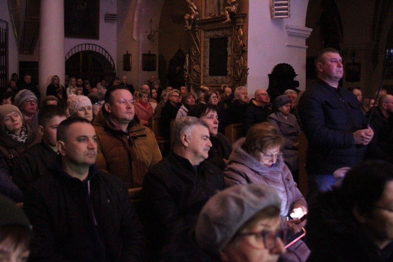 Pułtusk. Spektakl "Kochasz, wątpisz, buntujesz się, odchodzisz" w parafii św. Mateusza