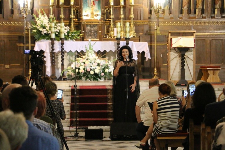 Ciechanów. Koncert papieski w farze