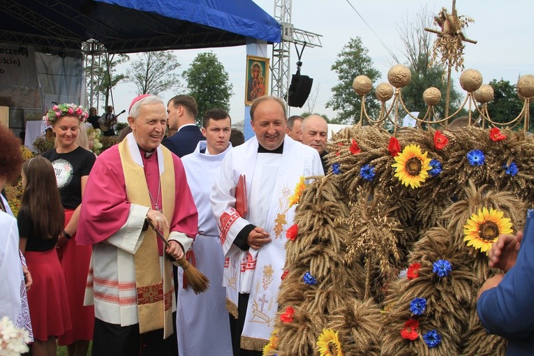 Karniewo. Dożynki diecezjalne cz. 1