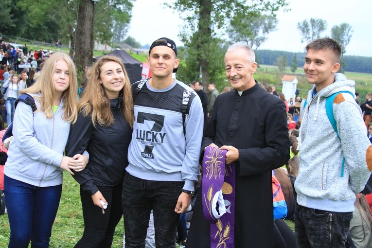 Pielgrzymka młodzieży. Część 1