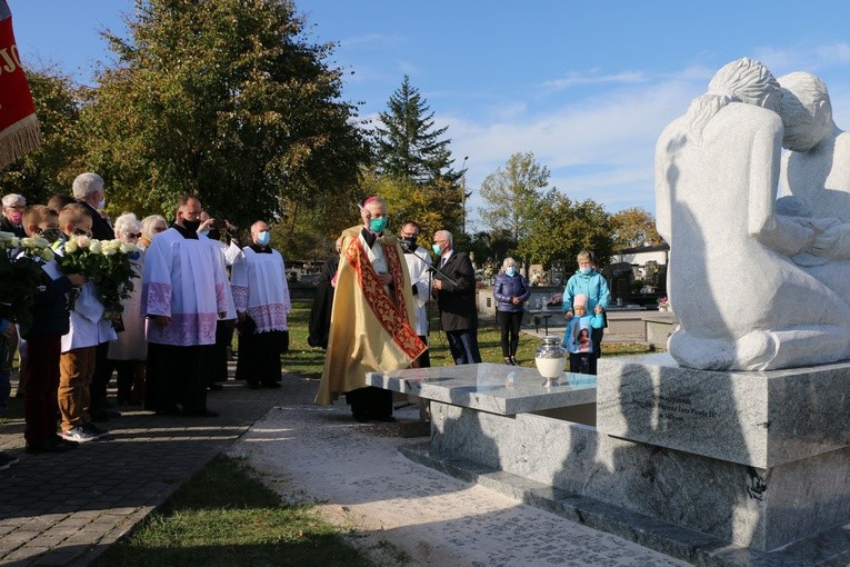 Mława. Poświęcenie pomnika Dzieci Nienarodzonych