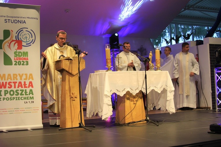 Pielgrzymka młodzieży z Rostkowa do Przasnysza - cz. 2