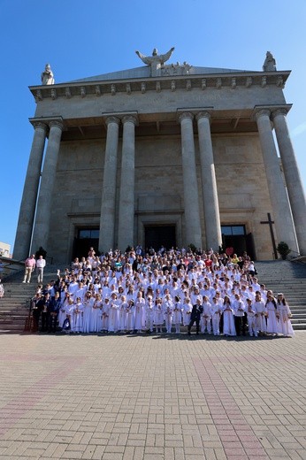 Katowice. Pielgrzymka dzieci komunijnych