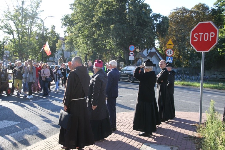 Płock. Wyjście pielgrzymki do Skępego