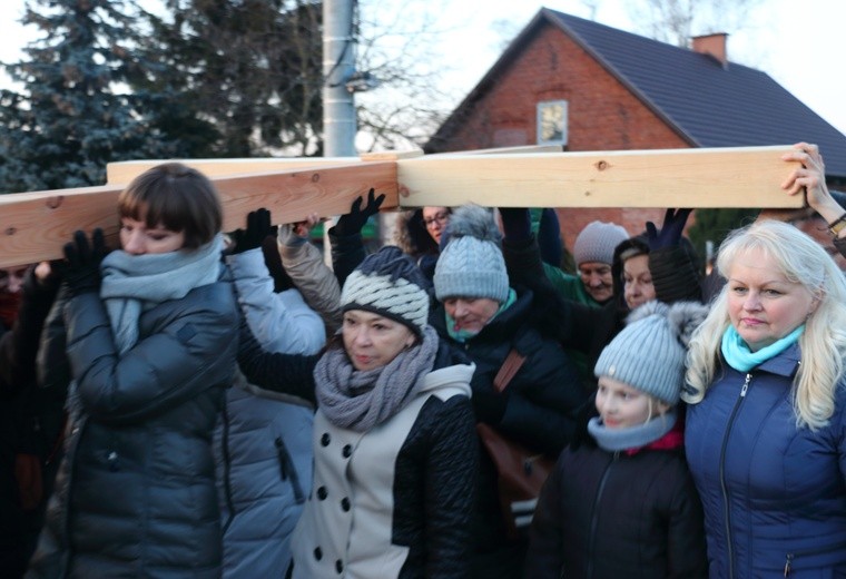 Jegłownik - Droga Krzyżowa ulicami miejscowości